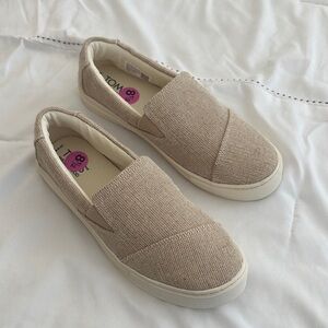 TOMS Beige Canvas Slip-Ons Size 8.5
